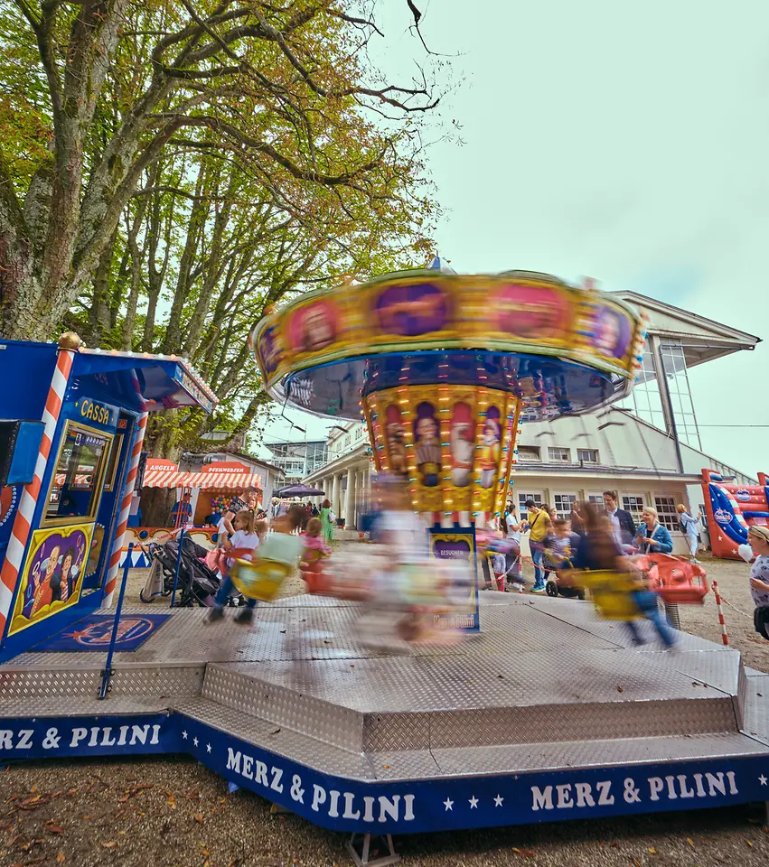 
Ein Karussell, Dosenwerfen und Ponyreiten sorgte für großes Vergnügen auch bei den jüngsten Gästen.