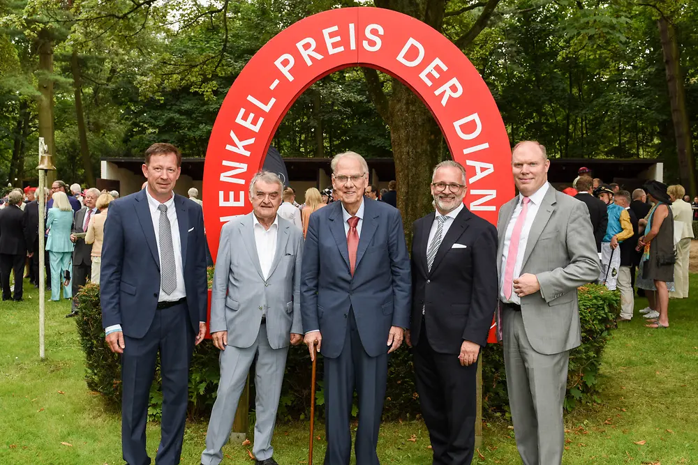 
Burkhard Hintzsche, Herbert Reul, Dipl.-Ing. Albrecht Woeste, Carsten Knobel und Dr. Alexander Bethke-Jaenicke im Führring. (von links)