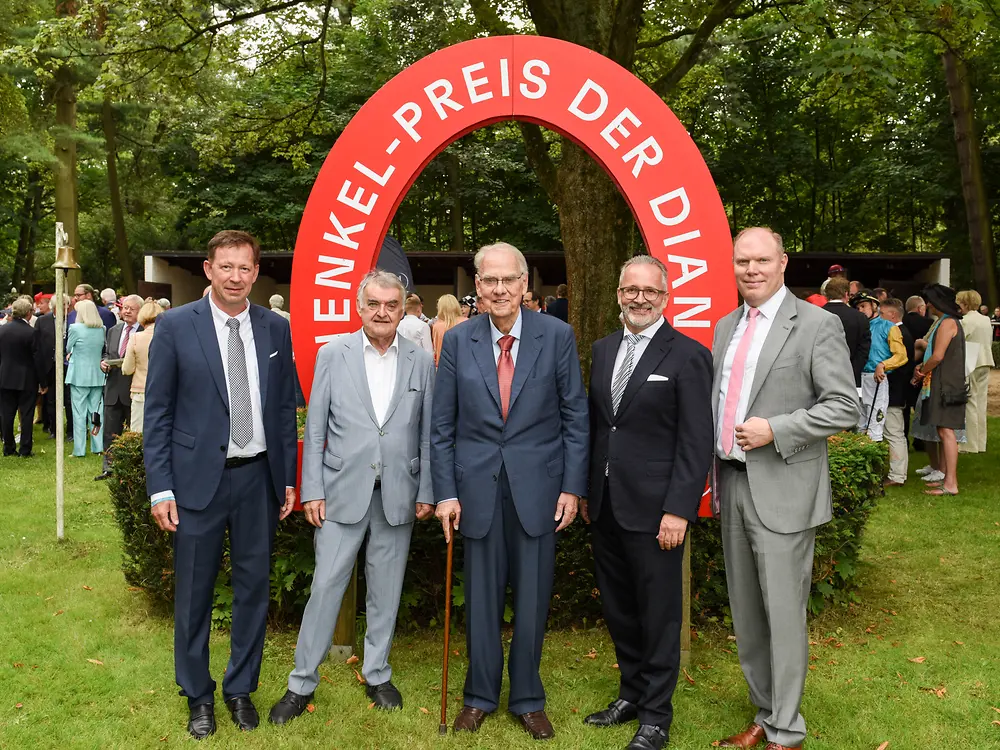 
Burkhard Hintzsche, Herbert Reul, Dipl.-Ing. Albrecht Woeste, Carsten Knobel und Dr. Alexander Bethke-Jaenicke im Führring. (von links)