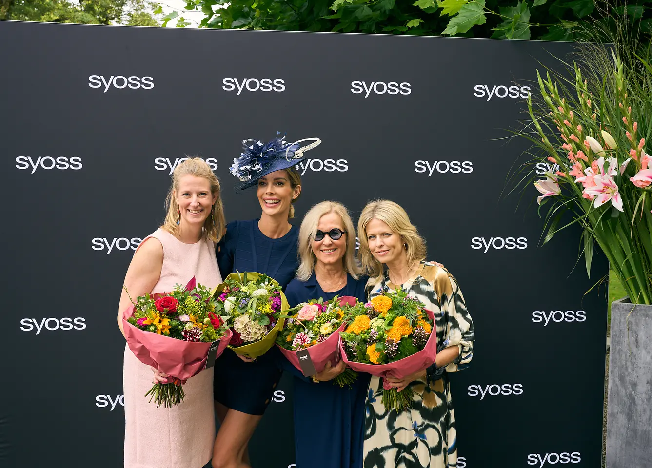 
Die Jury des Syoss Hut-Contest: Nicola Surholt von Henkel, Model Anika Gassner, Journalistin Dagmar Haas-Pilwat und Schauspielerin und Kinder- und Jugendpsychotherapeutin Miriam Lahnstein. (von links)